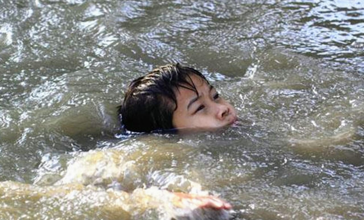 К чему снится мутная вода в реке. Человек захлебнулся водой. На речке вода мутная.